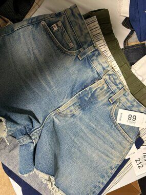 NWT AG Alexxis High Rise Wedgie Shorts Womens 27 Light Wash Denim Raw Hem